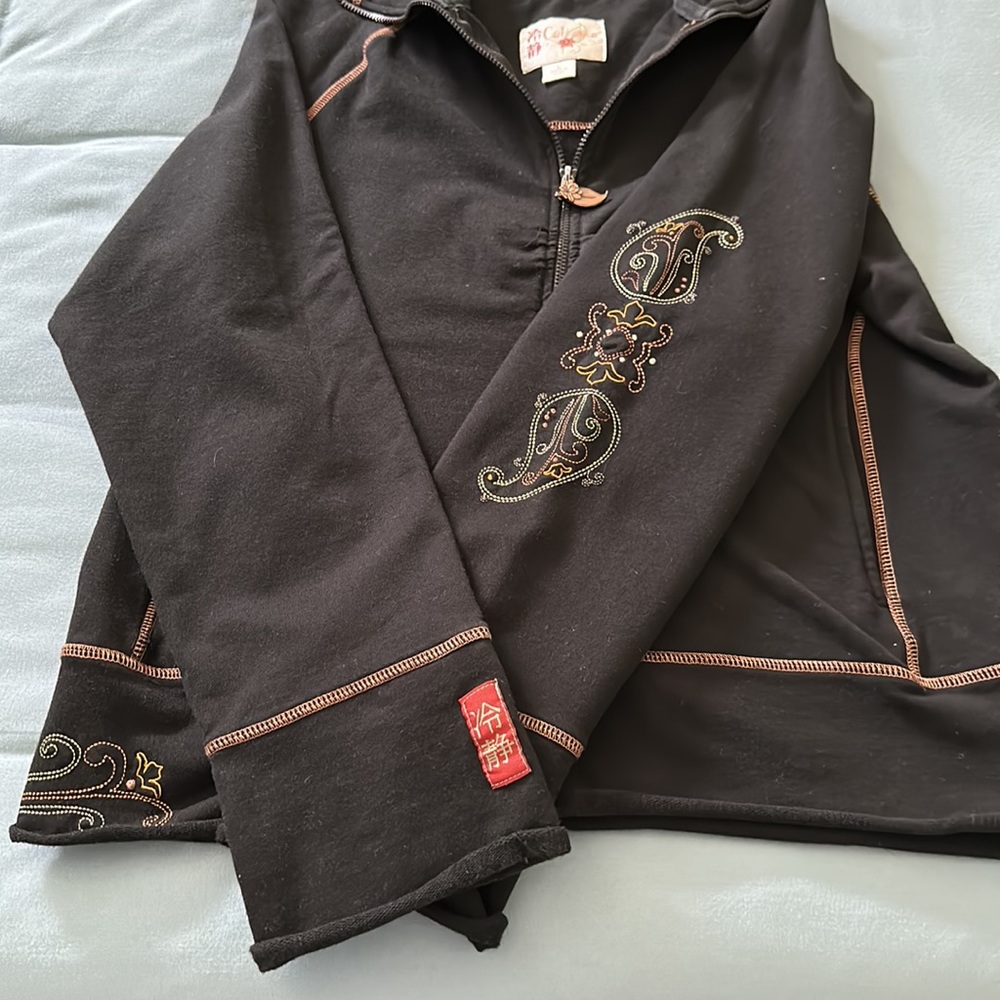 Calispia Sweatsuit Tracksuit Loungewear Two Piece Set in Black with Embroidery - Picture 7 of 16